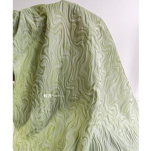 绿湖水流浮雕肌理涤纶布反光艺术提花褶皱开衫半裙服装设计师面料
