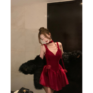 纯欲风性感蓬蓬公主吊带裙新款设计感红色丝绒收腰A字百褶连衣裙