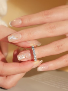 莫桑石排钻戒指女镀18k白金色时尚气质个性叠戴百搭仿真碎钻尾戒