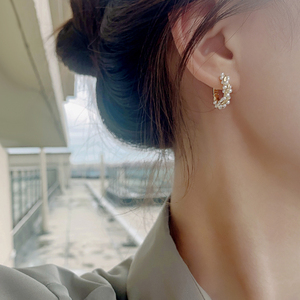 小米粒珍珠耳环小众设计感气质高级感耳钉2023年新款潮时尚耳饰女