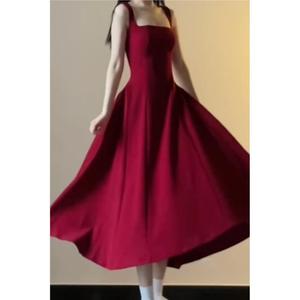 赫本风小红裙本命年夏季收腰气质减龄显瘦露肩纯色网红无袖连衣裙