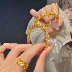 在逃公主唐草纹镶嵌珍珠镂空花丝手镯搭配戒指黄金色手环指环礼物