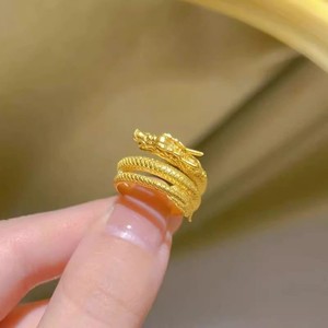 神龙摆尾黄金色盘龙戒指女2023新款小众设计龙形指环生日送女友