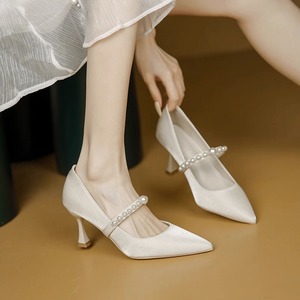 新款法式细高跟鞋女米白色珍珠不掉跟主持宴会配礼服伴娘单鞋婚鞋
