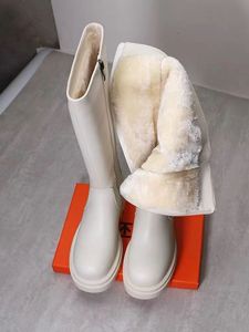 高筒靴女加绒加厚保暖棉靴2024冬季新款皮质长筒靴增高显瘦雪地靴