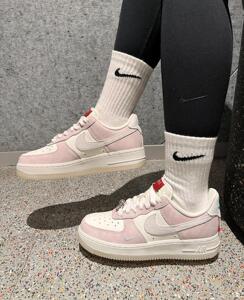 耐克女鞋Nike Air Force 1龙年米粉色AF1空军一号板鞋FZ5066-111