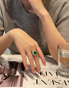 缅甸天然冰种正阳绿翡翠蛋面戒指女款18K金镶嵌鸽子蛋正阳绿戒指