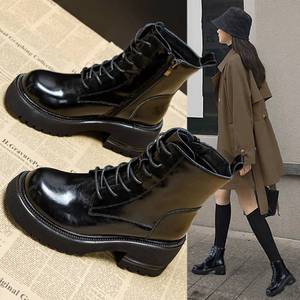 秋季马丁靴女英伦风202年新款漆皮坡跟松糕厚底内增高小个子短靴