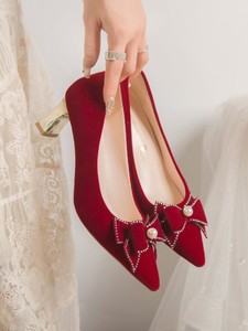 红蜻蜓红色中式秀禾婚鞋女2024新款尖头浅口蝴蝶结高跟鞋粗跟百搭