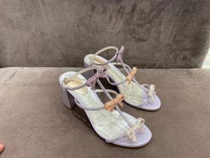 代购 RENE CAOVILLA/RC 新款紫色镶钻蝴蝶绑带高跟鞋女士粗跟凉鞋