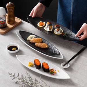 日式刺身秋刀鱼长条盘寿司盘简约个性餐厅酒店陶瓷餐盘个性高级感