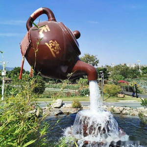 大型悬空流水天壶玻璃钢茶壶铁桶雕塑公园广场景观庭院装饰品摆件