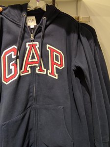 Gap春季2024新款LOGO美式复古软卫衣情侣连帽外套男女装 892182