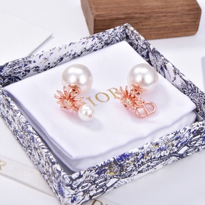 法国直邮Dior/迪奥耳钉 2024新款玫瑰金珍珠花蕊吊坠耳环