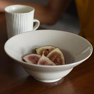 白色新瓷意面盘西餐餐具创意简约陶瓷草帽盘深盘沙拉碗水果碗