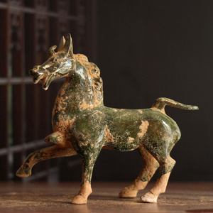 仿古陶马动物摆件汉代绿釉马做旧陶瓷古玩收藏商务礼品博古架装饰
