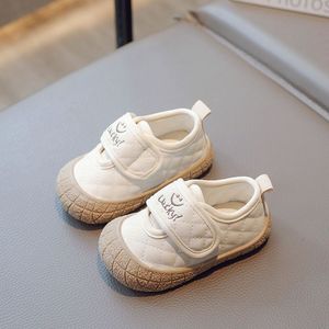 巴拉巴柆韩系春夏1-3-4岁透气婴儿鞋学步鞋宝宝幼儿园室内包头超