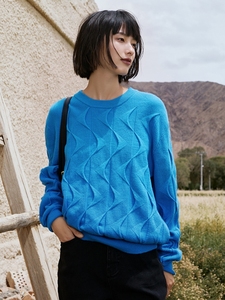 叙函2023冬季女时尚休闲立体波浪设计短款圆领套头针织毛衣96208