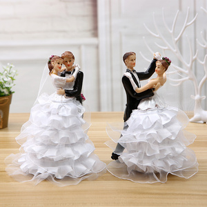 新款婚庆人物树脂工艺品西式结婚蛋糕装饰小人偶婚礼浪漫情侣公仔
