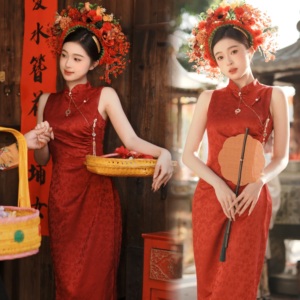 女簪花新款写真主题红色旗袍个性复古民族风外景旅拍艺术照摄影服