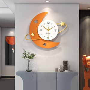 橙色客厅时尚挂钟日月星辰太空人网红免打孔挂表电视墙饭厅装饰钟