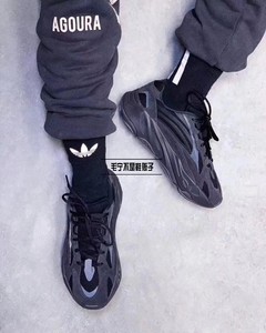 Adidas YEEZY Boost 700 V2 Vanta 黑魂黑灰全黑椰子老爹鞋FU6684