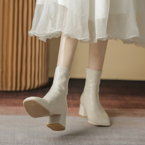 白色短靴女真皮靴子女冬2024年新款高跟中跟加绒后拉链短筒马丁靴