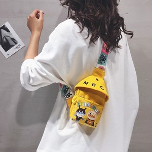日本时尚动漫小包包女新款斜挎包可爱男女童帆布儿童卡通胸包背包
