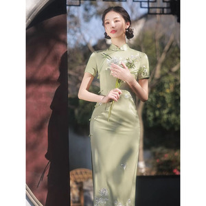 Rsemnia绿色丝绸刺绣改良版旗袍2024夏季新款送考清新淡雅连衣裙