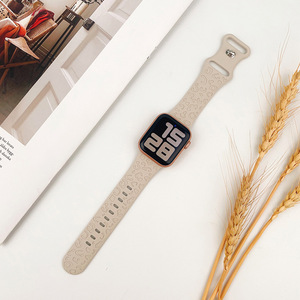 适用苹果手表45678代凹豹纹硅胶表带雕刻压纹iwatch时尚运动腕带