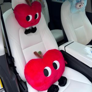 原创大眼苹果毛绒玩具抱枕可爱创意苹果造型车枕沙发汽车用抱枕靠