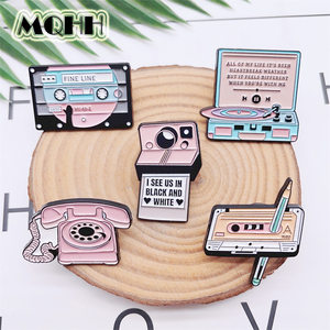 MQHH创意复古爱心粉色相机胸针音乐CD磁带电话合金徽章个性首饰
