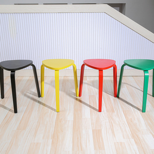 北欧简约曲木三角凳餐凳可叠放小凳子彩色板凳叙勒家用成人阳台