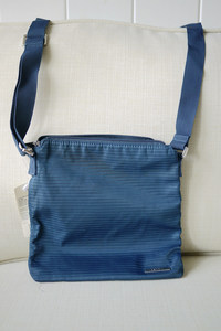 专柜特价 ESPRIT 埃斯普利特 藏青色 斜挎包 柔软 有同款双肩包