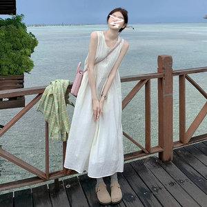法式白色背心吊带连衣裙子女夏季2024新款高级感海边度假气质长裙