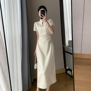 果哥家新中式米白色连衣裙女2024夏季新款超好看显瘦缎面改良旗袍