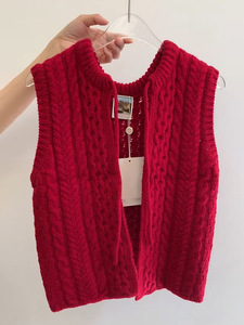洋气红色麻花无袖针织背心马甲女欧货小众设计感系带修身粗线毛衣