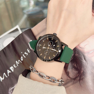 明星同款米莉莎mishali手表女时尚潮流大表盘硅胶带石英腕表21028