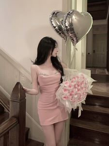 2023春夏性感吊带裙重工钉钻粉色吊带晚礼服裙高腰紧身包臀连衣裙