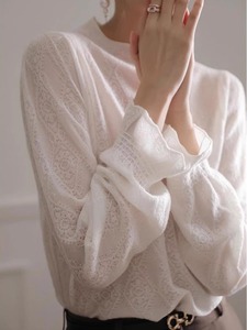 女春秋显瘦圆领毛衣针织羊绒打底衫法式气质蕾丝薄款喇叭袖羊毛衫