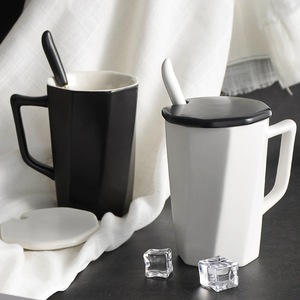 斜角马克杯纯色极简大气带盖勺冲泡杯不烫手礼盒咖啡茶杯陶瓷北欧