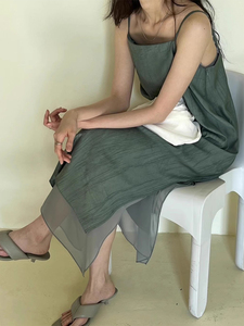 韩国chic夏季新款小众设计拼接假两件中长款侧开叉吊带连衣裙女