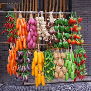 仿真水果蔬菜挂串红辣椒串假玉米棒大蒜模型塑料农家乐饭店装饰。