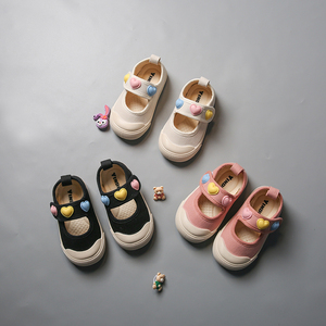女童鞋子帆布鞋2024新款防滑软底爱心室内透气幼儿园韩版宝宝单鞋