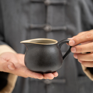 小号黑陶禅意手柄公道杯家用陶瓷分茶器茶海公杯倒茶器精品均茶杯