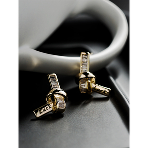 气质设计绳结s925银针耳钉女法式锆石字母高级感镀金色耳环耳饰