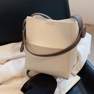 韩国2024夏季爆款复古休闲通勤手提小包包女小众设计水桶包单肩包