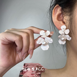 【现货包邮】超仙白色花朵珍珠耳环小清新花花圆圈耳夹度假风耳饰