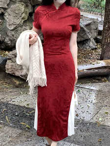 她来了复古馆暗花纹酒红色旗袍夏季短袖新款气质修身连衣裙国风