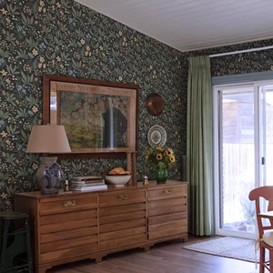 美式田园壁纸壁布2024新款客厅卧室电视背景墙复古墨绿色碎花墙纸